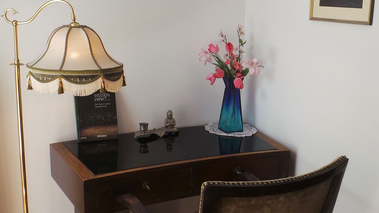 Wohnzimmer Schreibtisch mit TV Wohnzimmer Schreibtisch mit TV